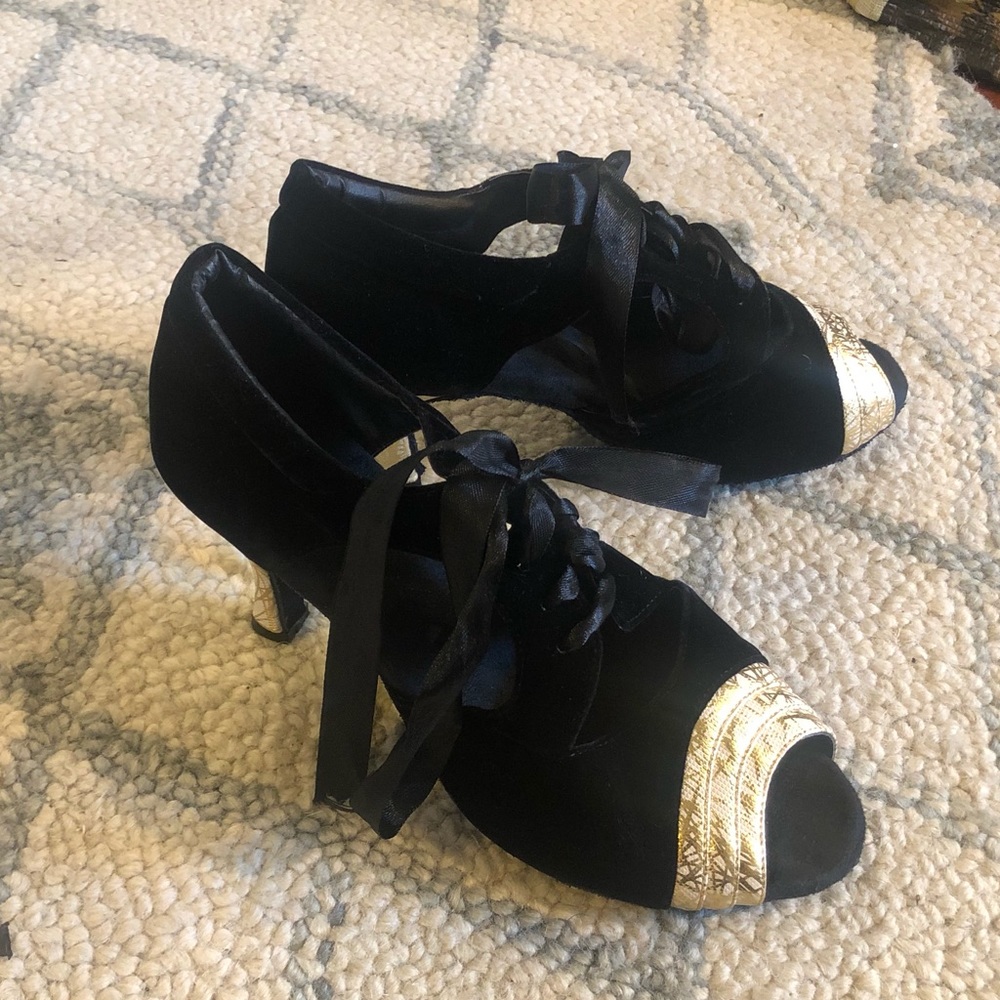 Size 9.5 Dancing Shoes